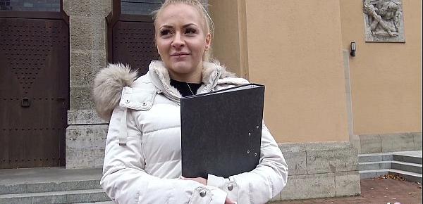  GERMAN SCOUT - 21 Jahre Junge Jura Studentin in Bayern bei echten Strassen Casting fuer Geld gefickt